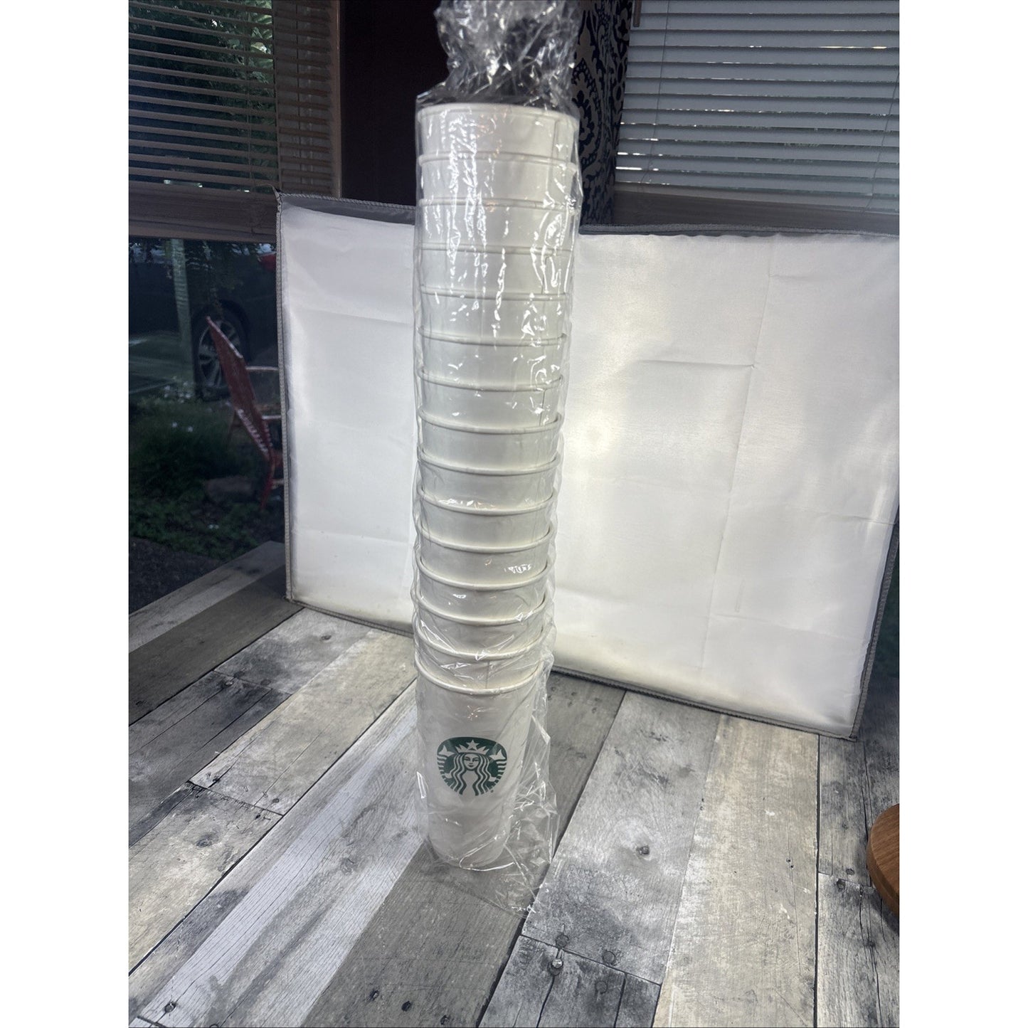 STARBUCKS Disposable PAPER CUPS Venti Large (24 Oz) New & Sealed - 15 Count