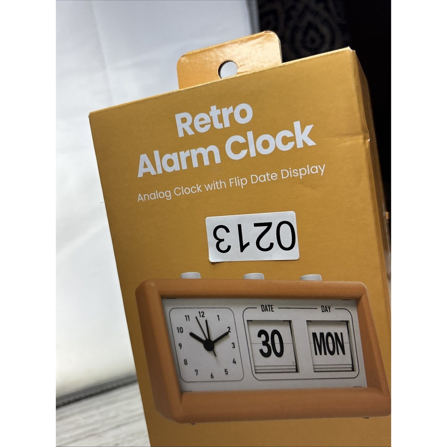 Retro Analog Alarm Clock - Orange: Analog Clock with Flip Date Display