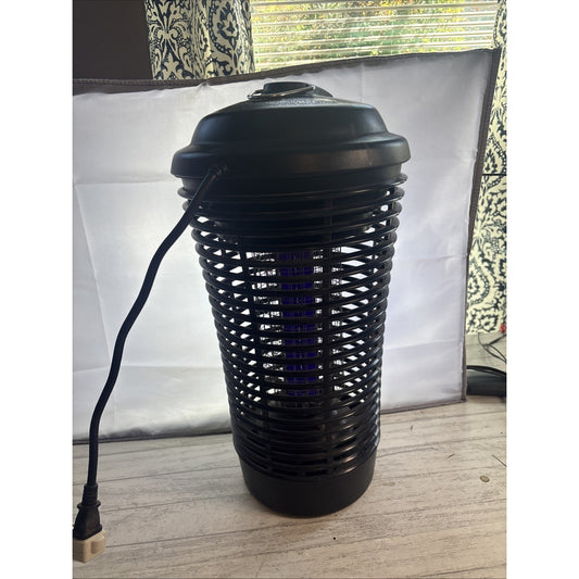 Black Flag BZ-40DX Deluxe Bug Zapper - 5500 Volts, 1.5 Acre Coverage Black Light