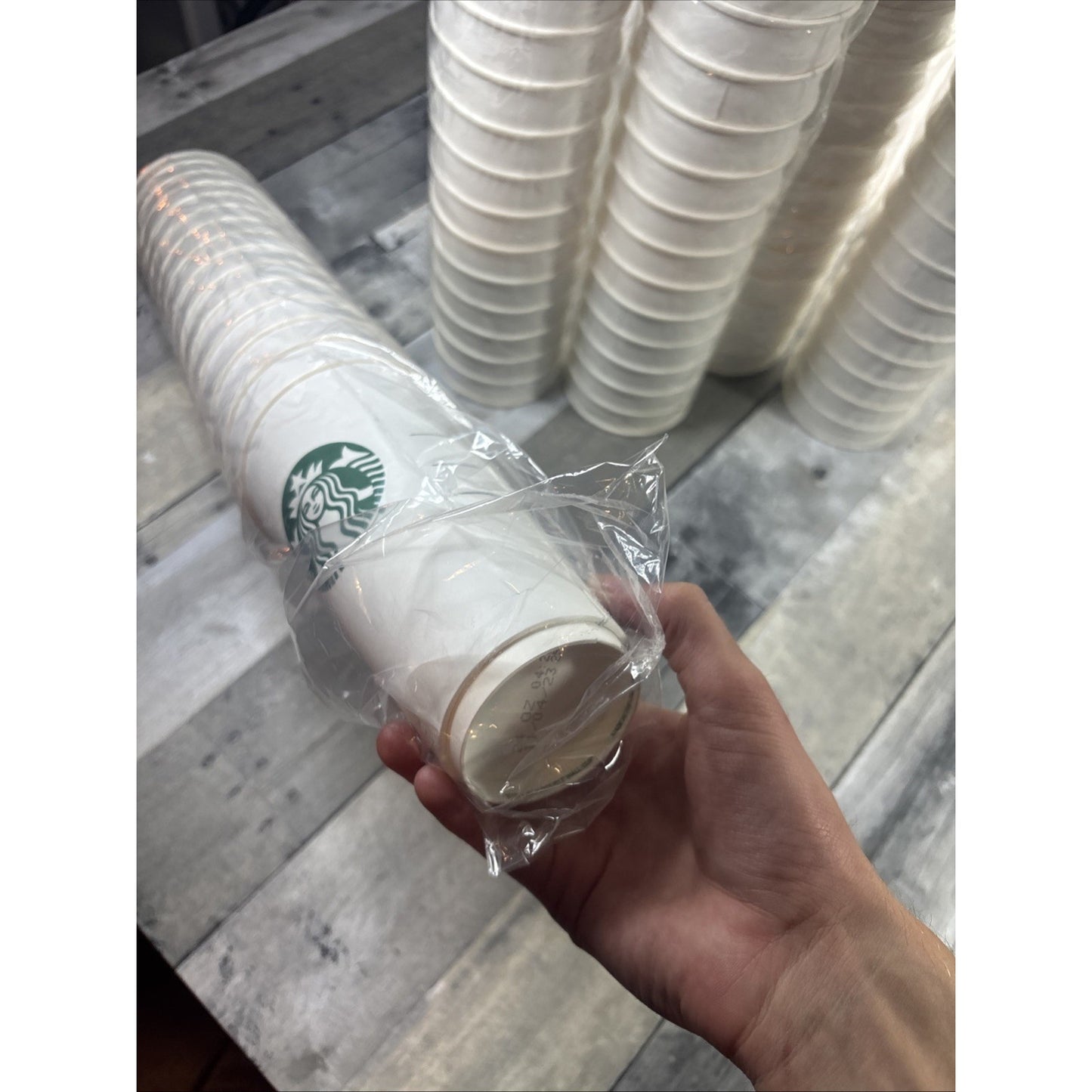 STARBUCKS Disposable PAPER CUPS 24 Oz Venti Large - 5 Sleeves (75 Cups) Sealed
