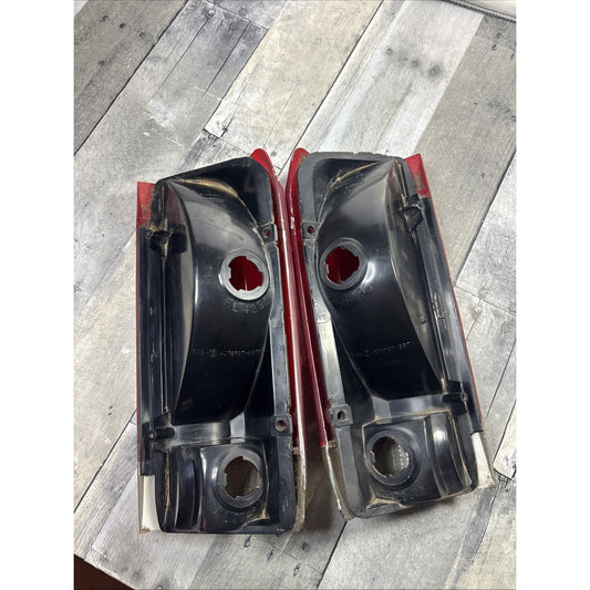 89-97 Ford Bronco F-150 F-250 F-350 OEM LH/RH Pair Tail Lights PN:E8TB-13440-AB