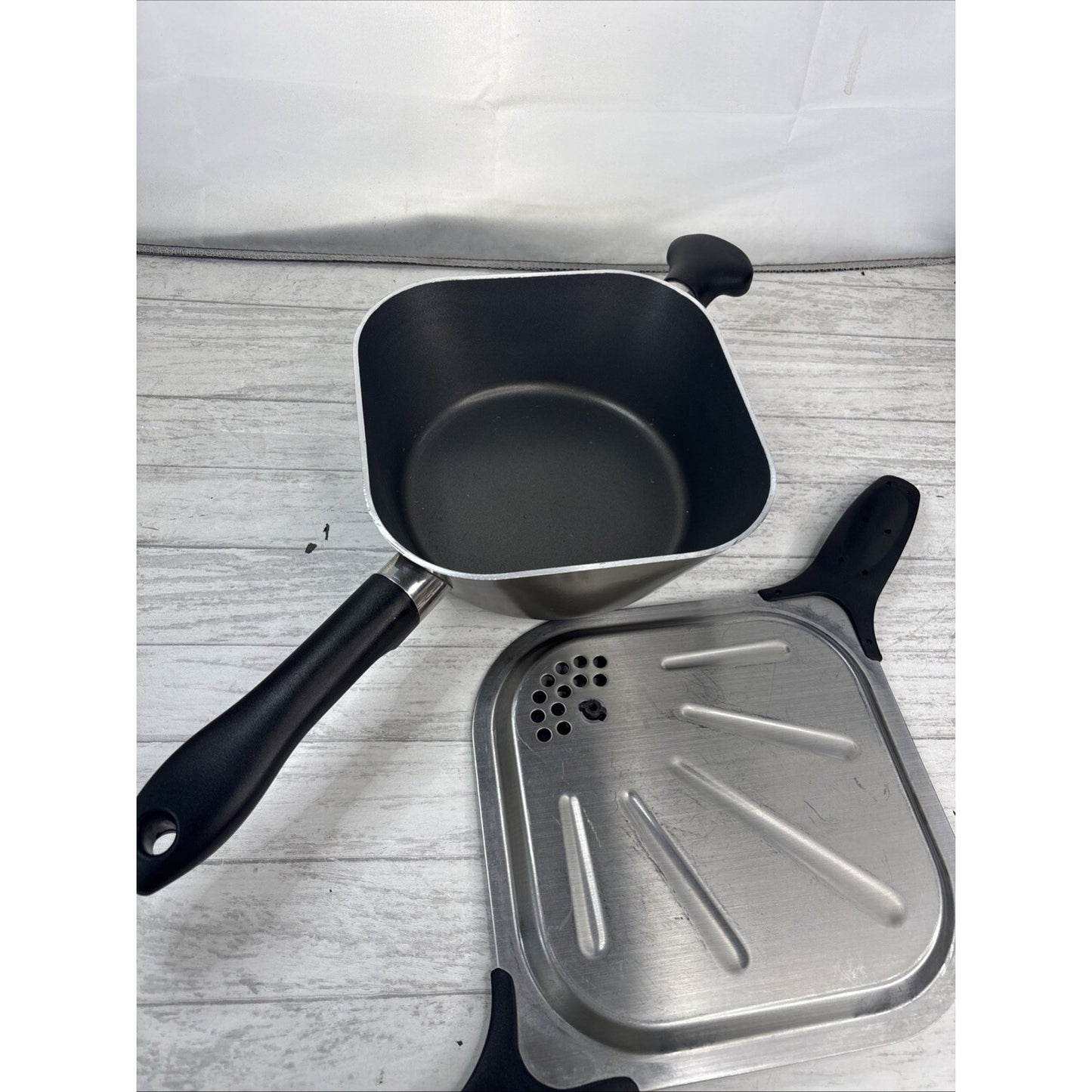Wear-Ever Air Fryer 2Qt Stockpot Aluminum Nonstick Dutch Oven Pan & Lid
