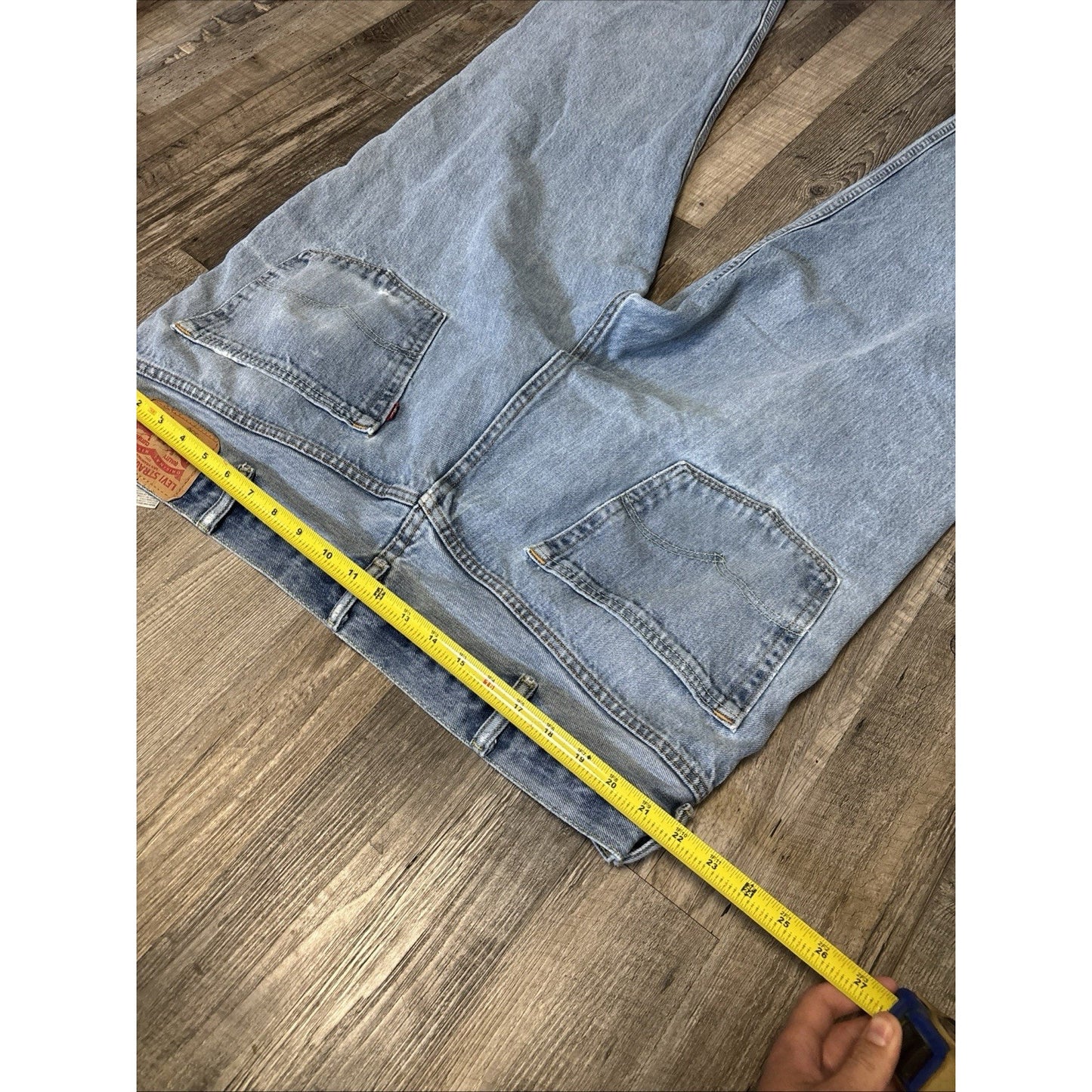 Vintage Levi’s Light Wash Denim Blue Jeans 560 Comfort Fit Men’s 40x32