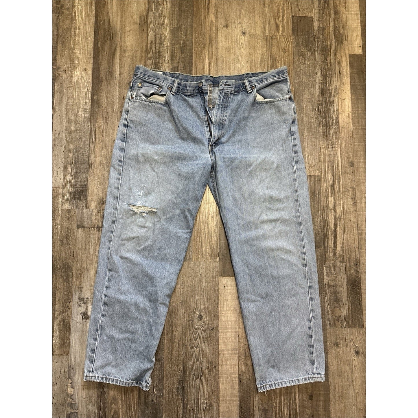 Vintage Levi’s Light Wash Denim Blue Jeans 560 Comfort Fit Men’s 40x32