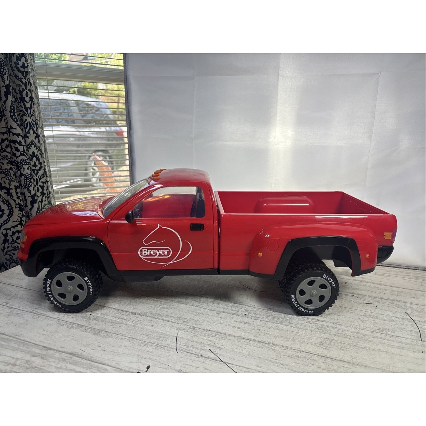 2002 Breyer RED Dually Pickup Truck Giddy Up 22” Long Horse Trailer Toy