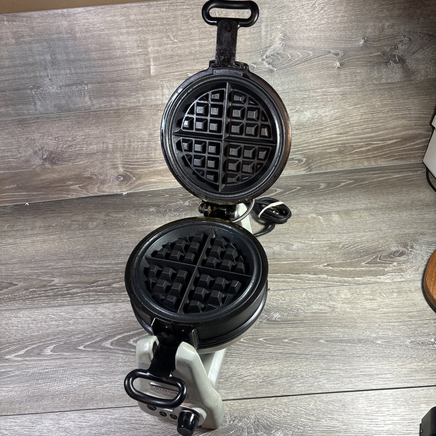 KitchenAid KPWB100 Pro Line Series Rotating Dual Belgian Waffle Maker Stainless