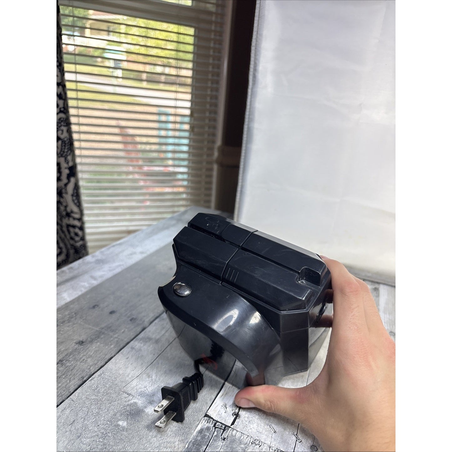 SHUN Electric Knife Sharpener by KAI Corporation Black AP119