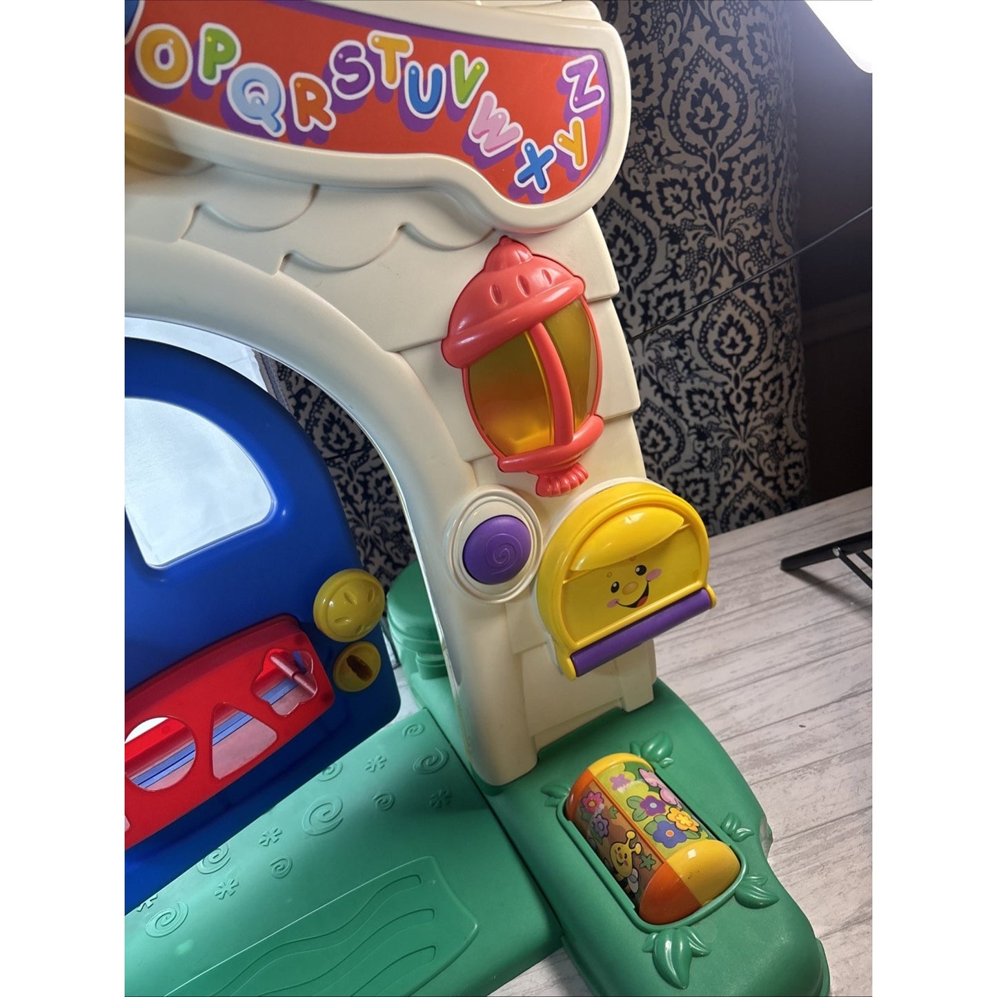 Vintage 2004 Fisher Price Laugh And Learn House - 2 Interactive Play Modes
