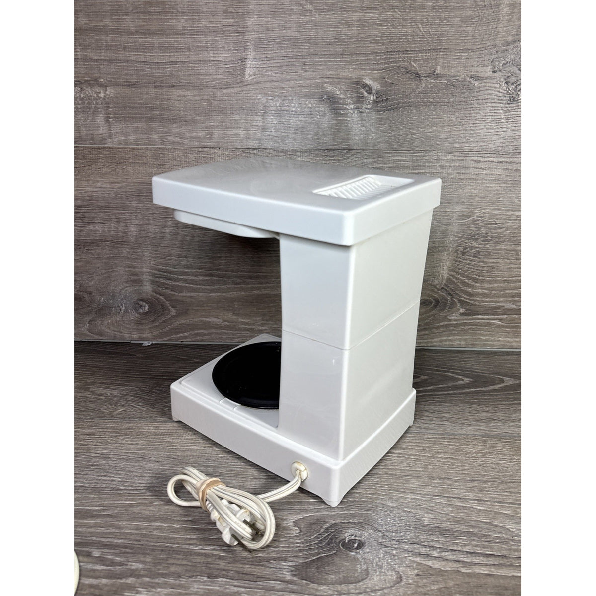 Mr Coffee Jr Mini 4 Cup Coffee Maker Model VL4 Color White