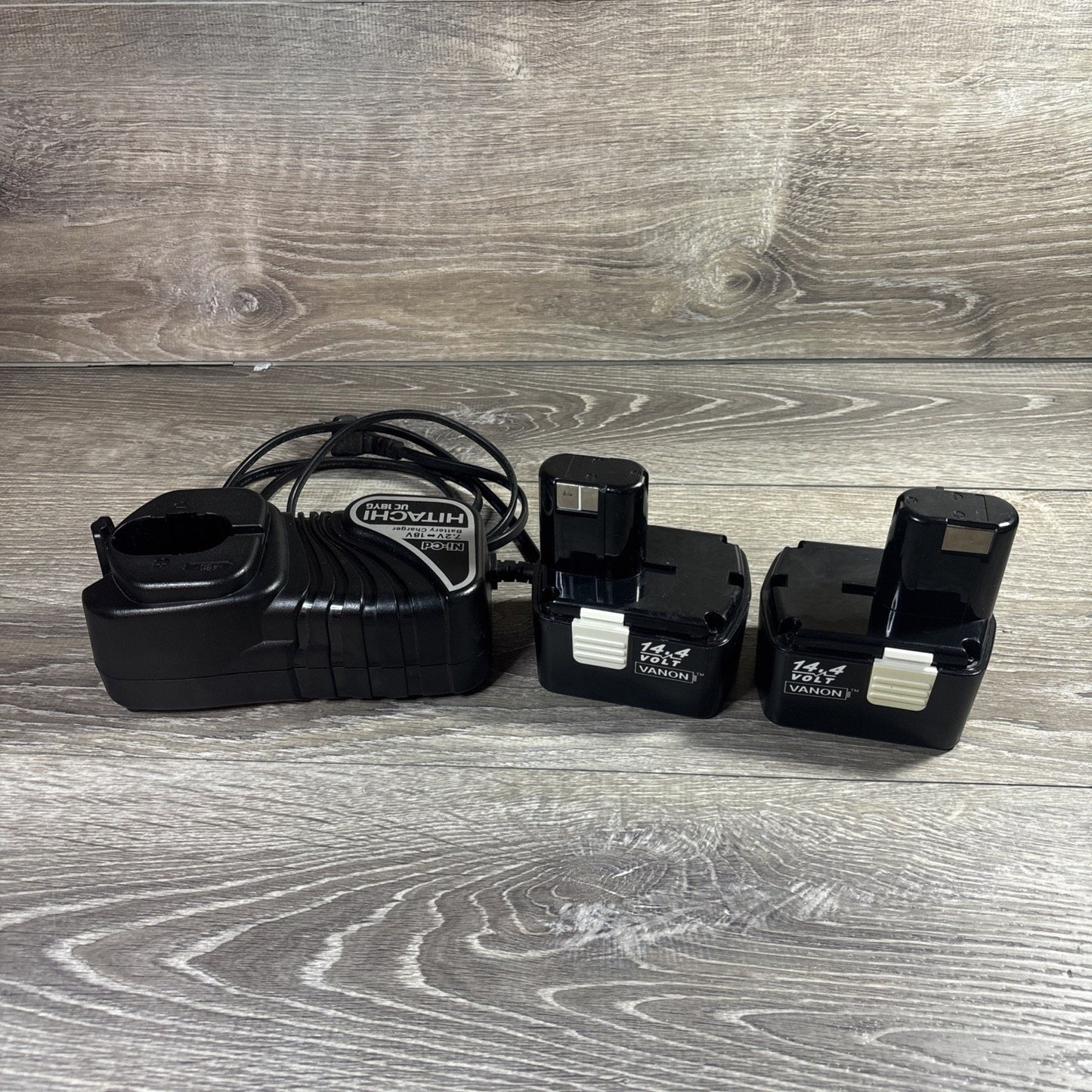 HITACHI Model UC 18YG 7.2V- 18V Ni-Cd Black Battery Charger w/ 2 Batteries CLEAN
