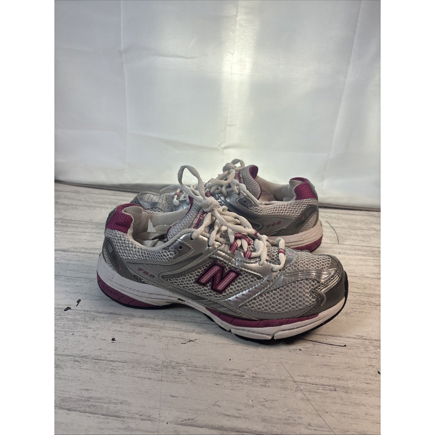 NEW BALANCE 768 Running Shoe Women’s Size 7 1/2 • Breast Cancer Awareness - Pink