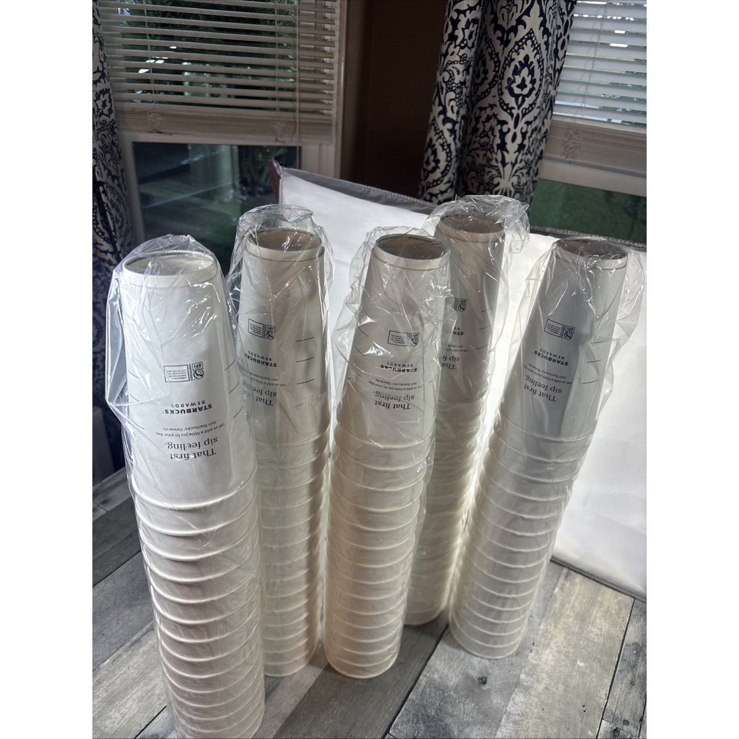 STARBUCKS Disposable PAPER CUPS 24 Oz Venti Large - 5 Sleeves (75 Cups) Sealed