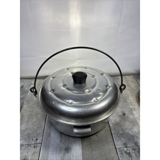 Vintage WEAR EVER #2344 1/2 Aluminum Lidded Pot w/ Handle & Pressure Release