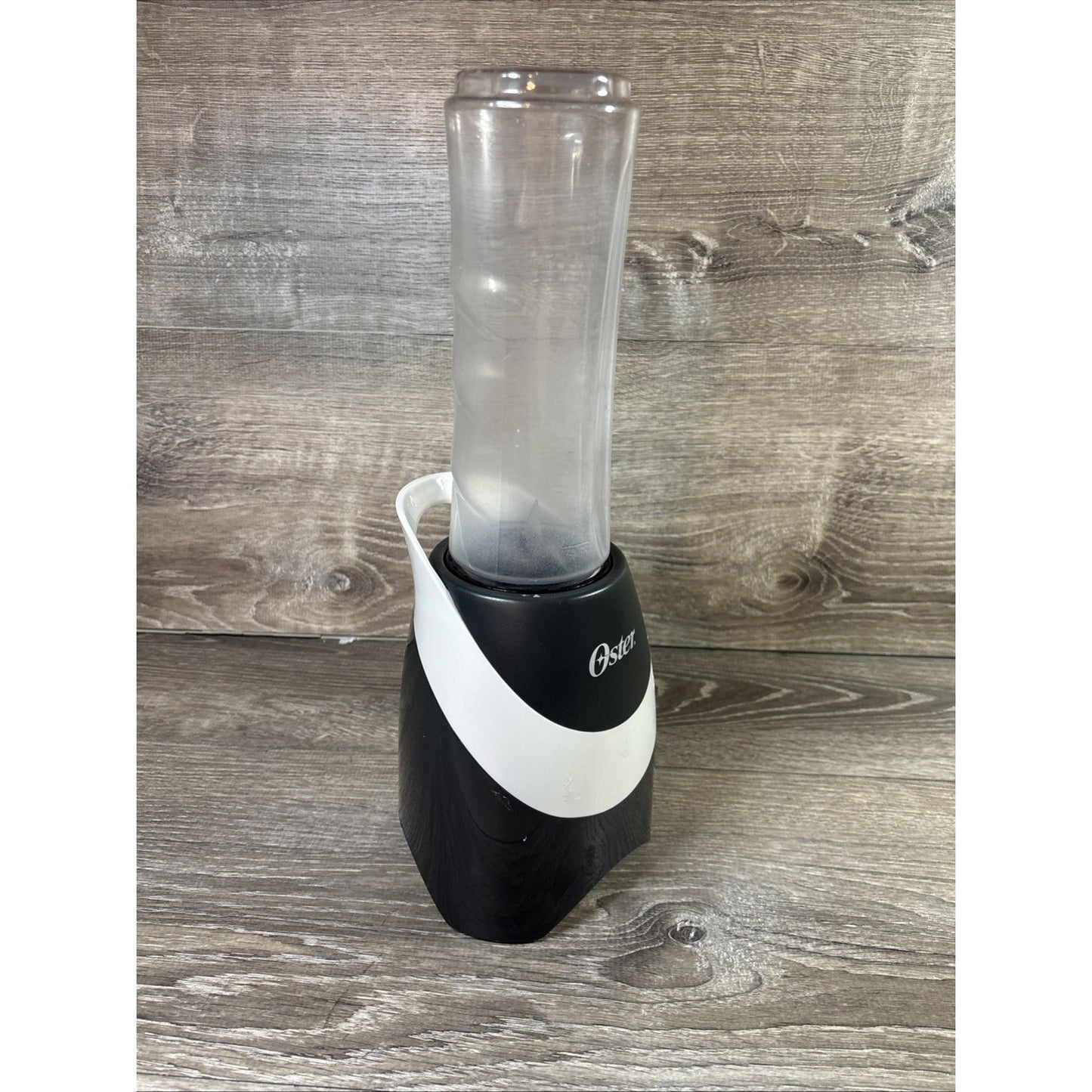 Oster MyBlend Personal Blender BLSTPB-GWH-000 Black/White With Sports Bottle
