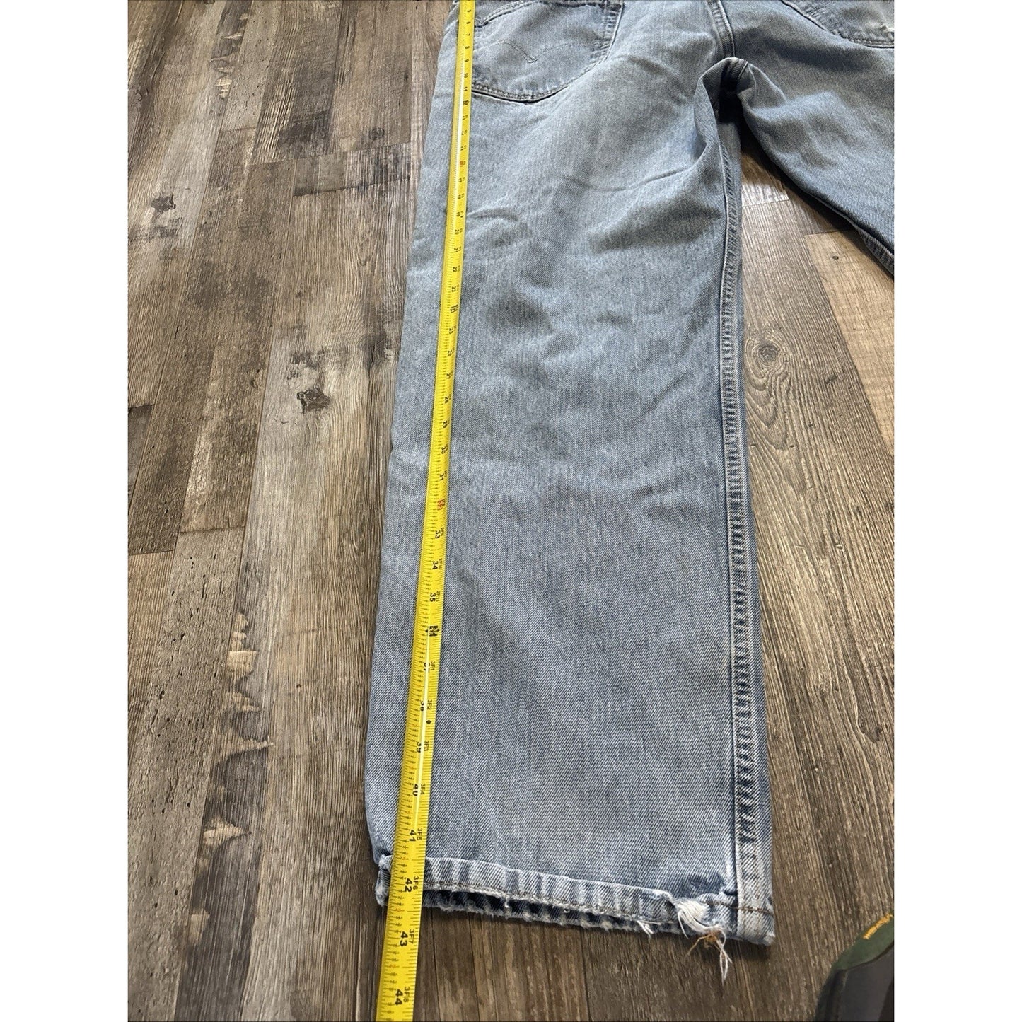 Vintage Levi’s Light Wash Denim Blue Jeans 560 Comfort Fit Men’s 40x32