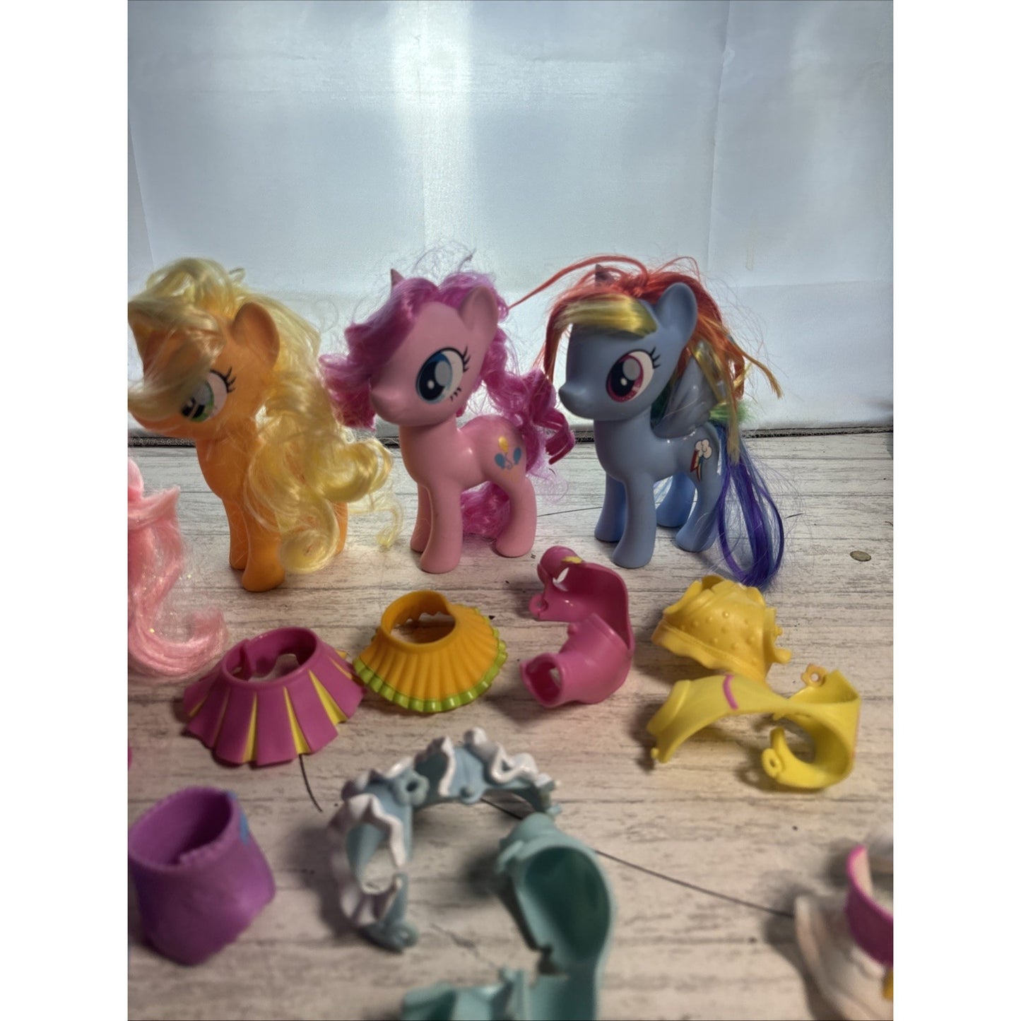 Lot Of 4 My Little Pony w/accesories