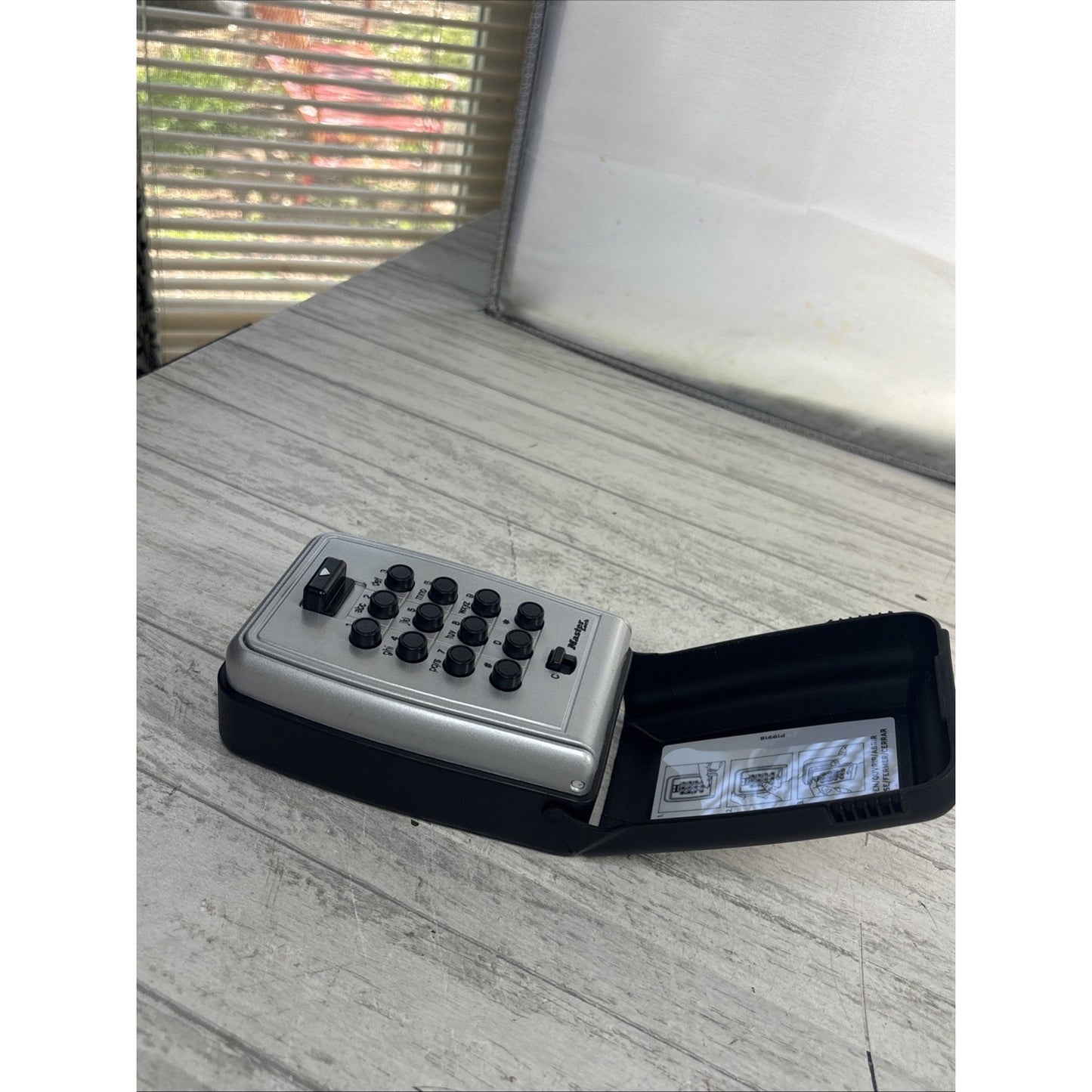 Master Lock 5423D Wall Mount Push Button Lock Box Secure Key Storage Ready 2 Use