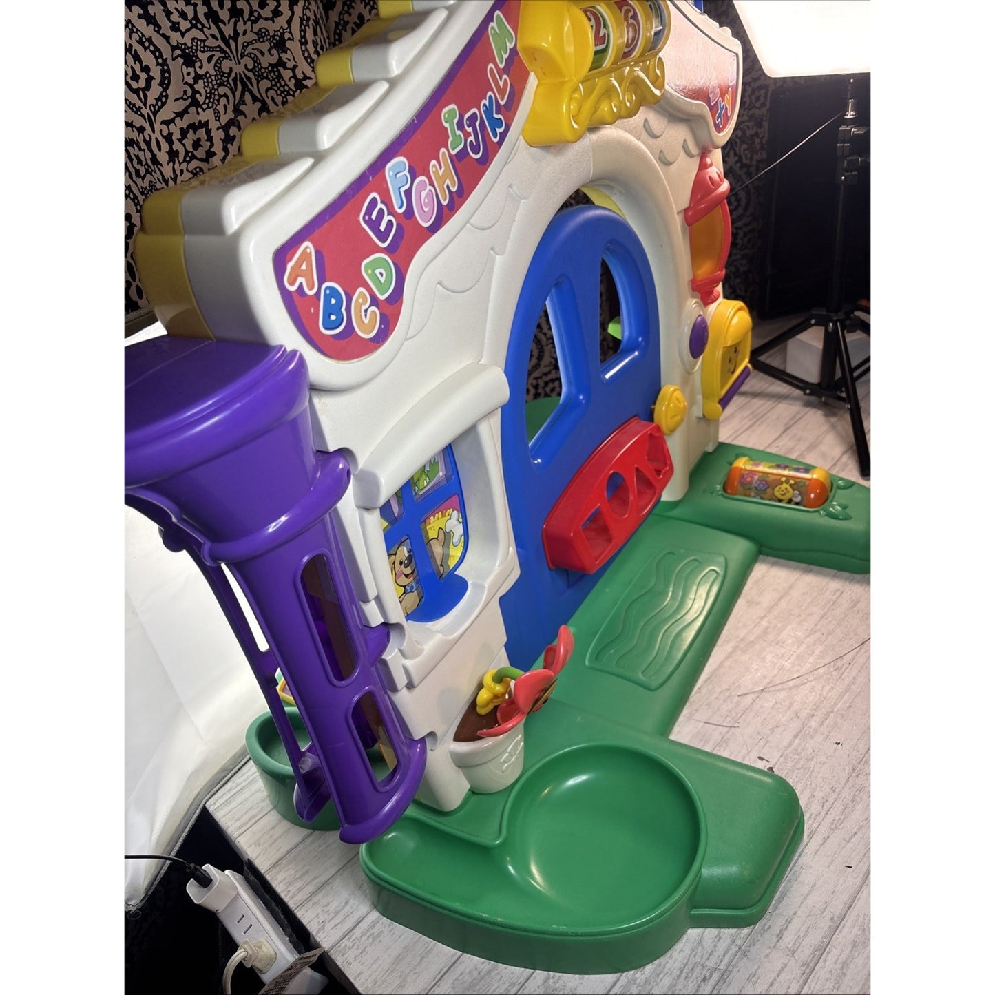 Vintage 2004 Fisher Price Laugh And Learn House - 2 Interactive Play Modes