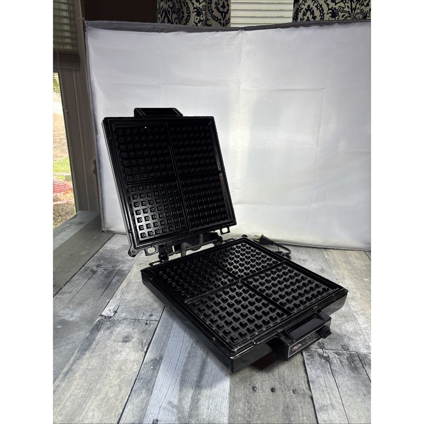VTG Dazey Short Order Chef Waffle Griddle Sandwich Maker White DWG300 WORKS!