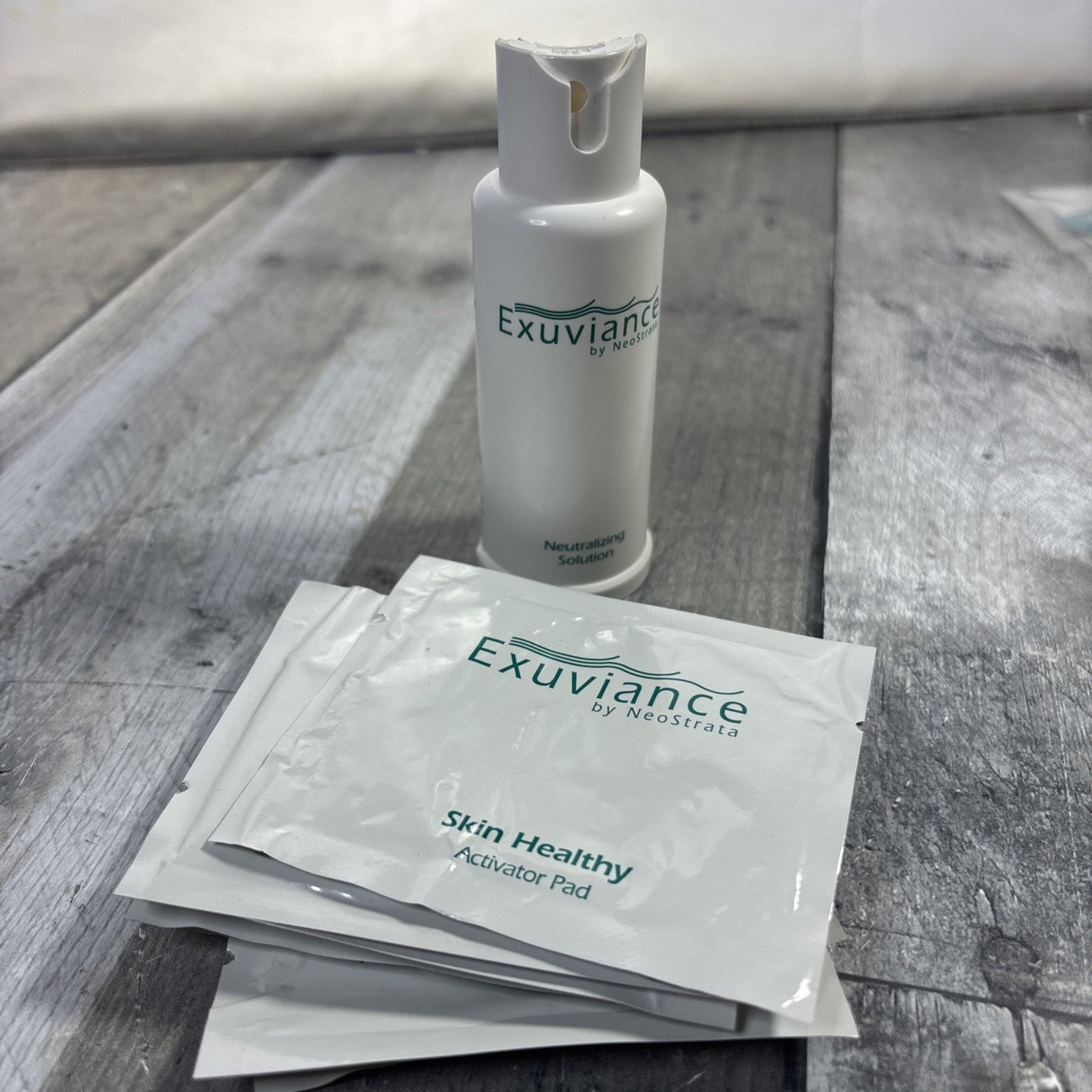 Exuviance Skin Healthy Neutralizing Solution 1.75 Fl Oz & 7 Activator Pads