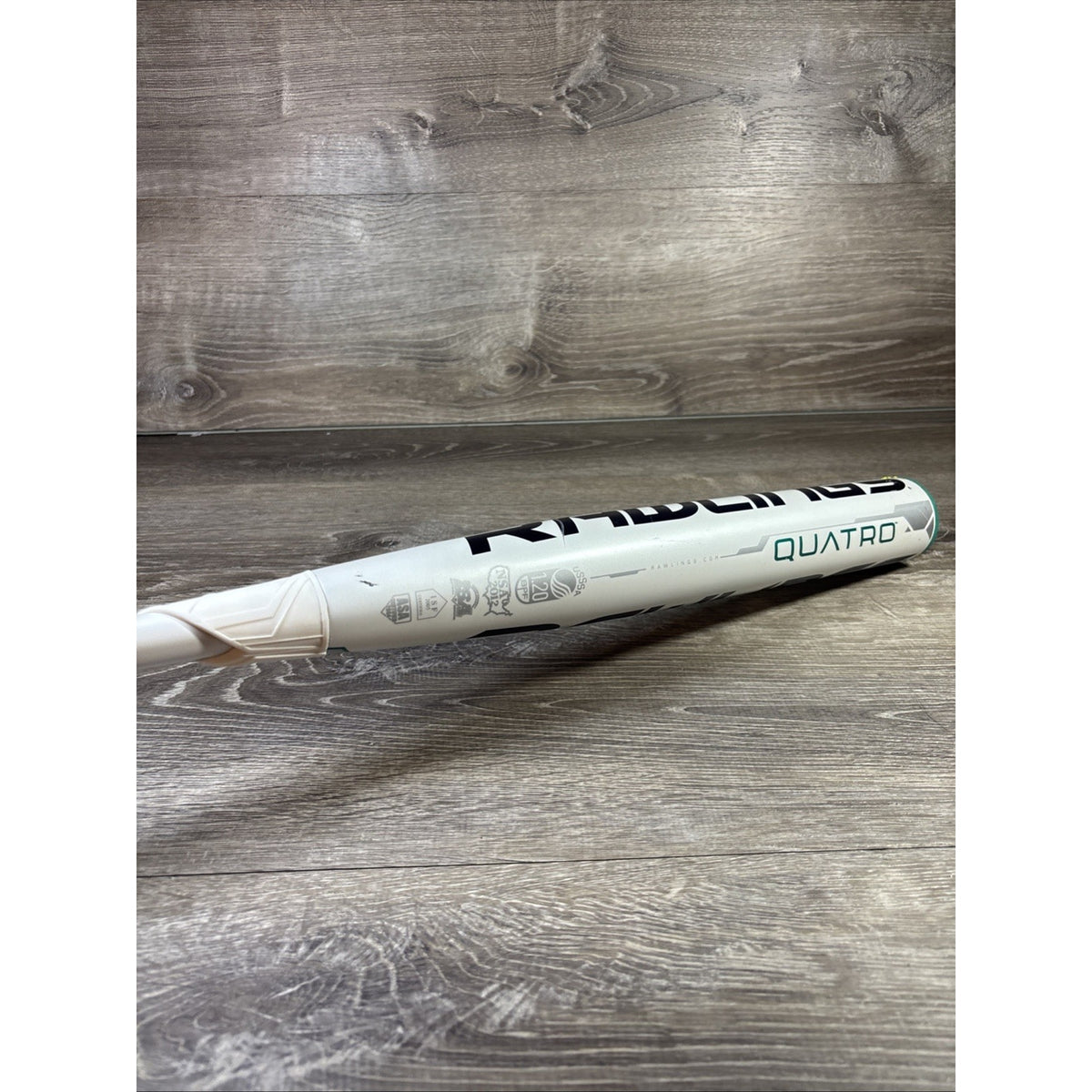 Rawlings Quatro Fast Pitch Softball Bat FP7Q10 32-in 22 oz -10 Composite EUC