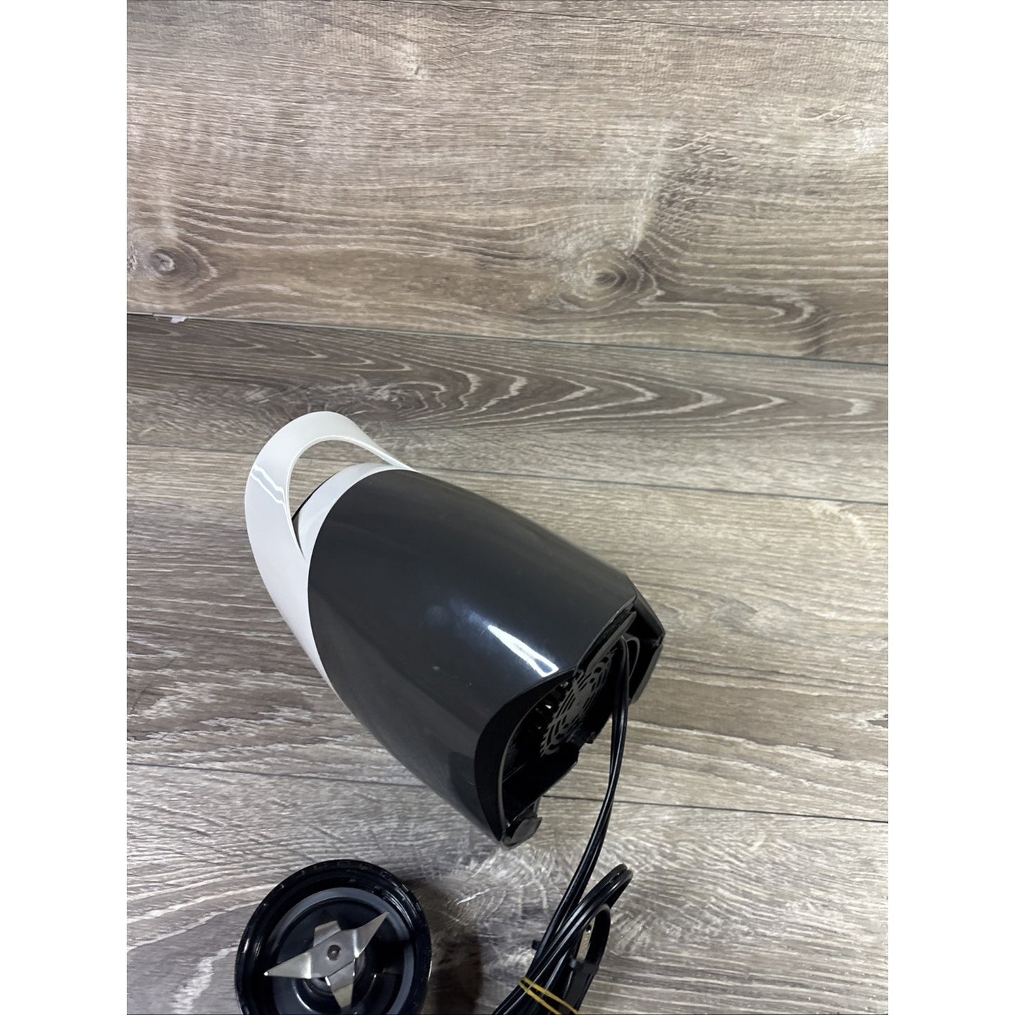 Oster MyBlend Personal Blender BLSTPB-GWH-000 Black/White With Sports Bottle