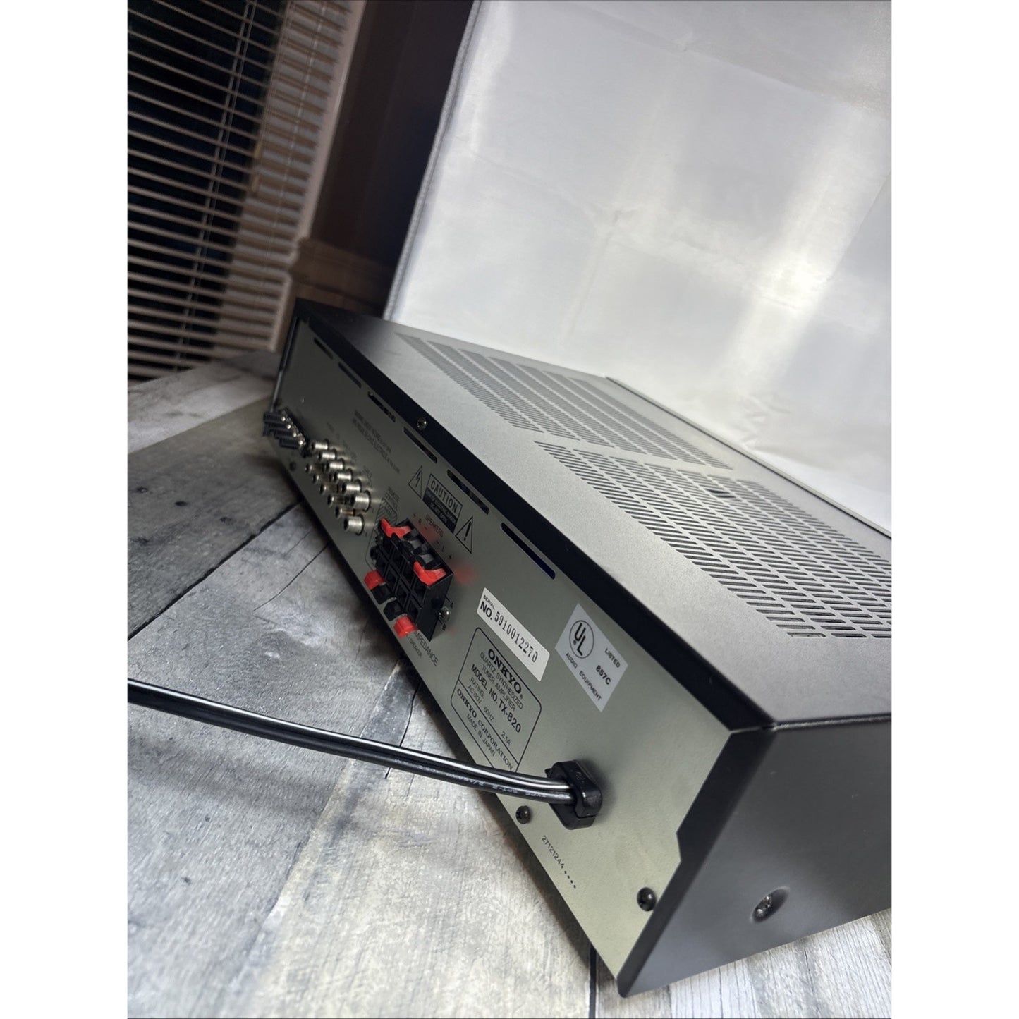 Vintage Receiver Onkyo Quartz Synthesized R1 Amplifier w/ Tuner AM FM TX-820