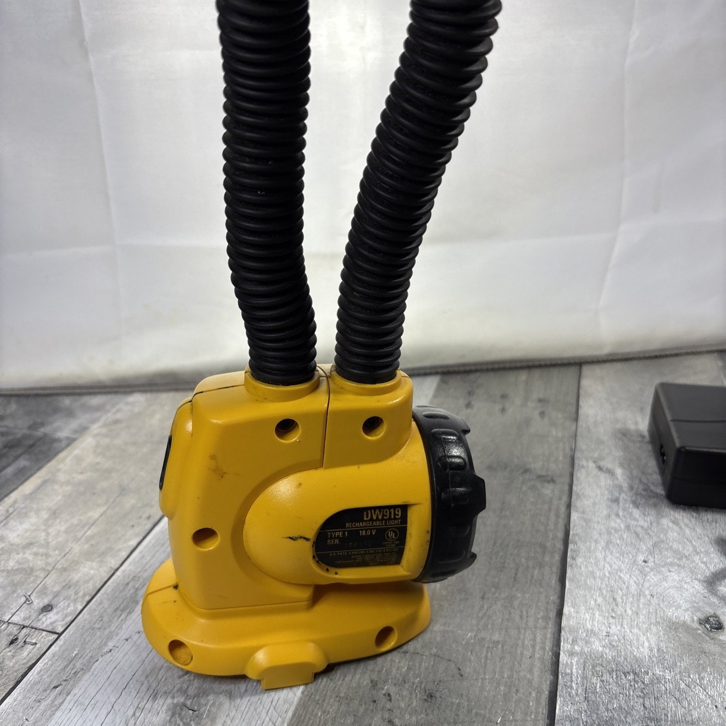 DeWalt DW919 18V Cordless Flexible Flashlight Work Light Tool Only - Tested