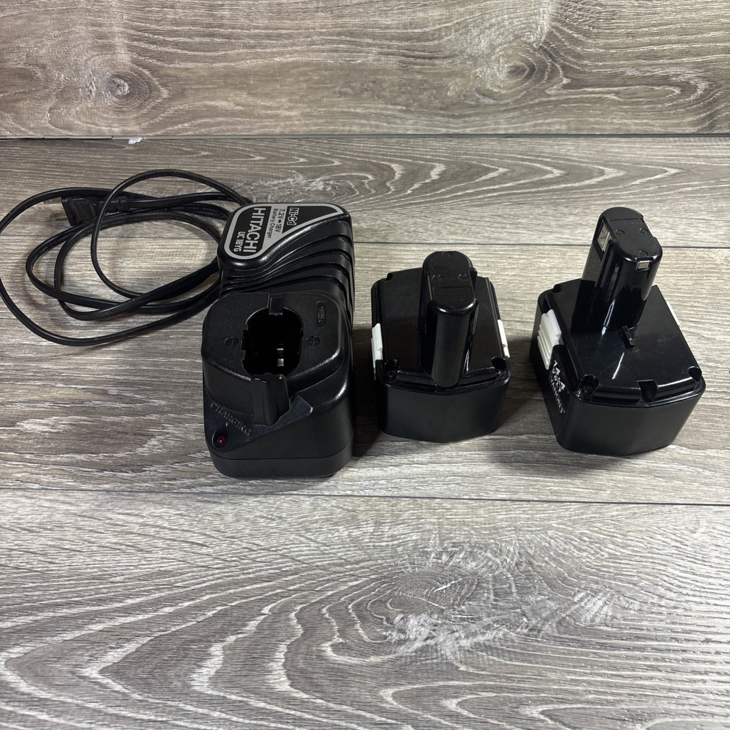 HITACHI Model UC 18YG 7.2V- 18V Ni-Cd Black Battery Charger w/ 2 Batteries CLEAN