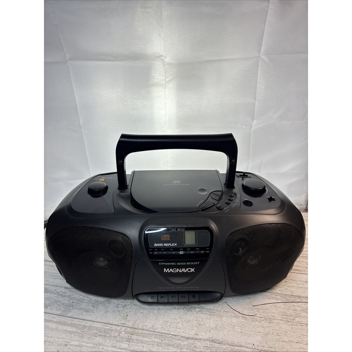 Magnavox AZ 8050 Dynamic Bass Boost AM FM CD Cassette Boom Box
