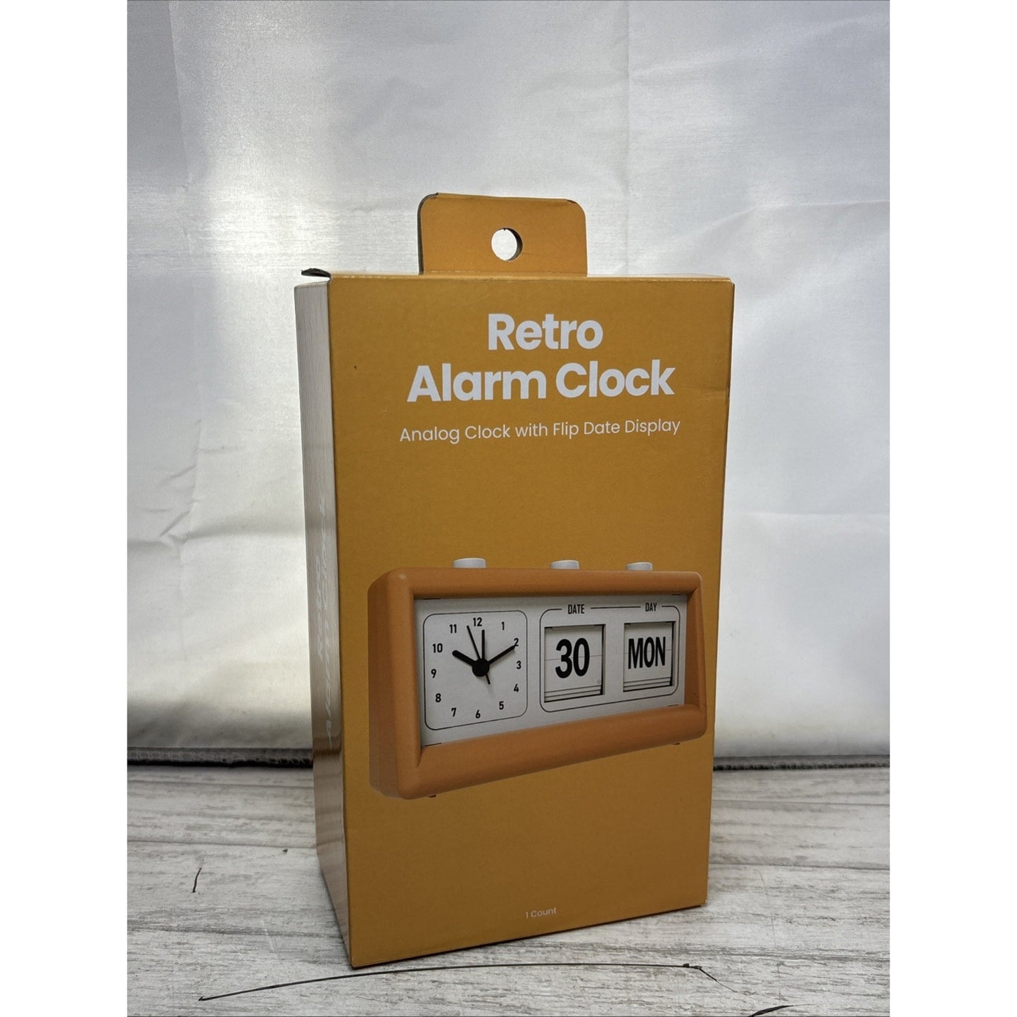 Retro Analog Alarm Clock - Orange: Analog Clock with Flip Date Display
