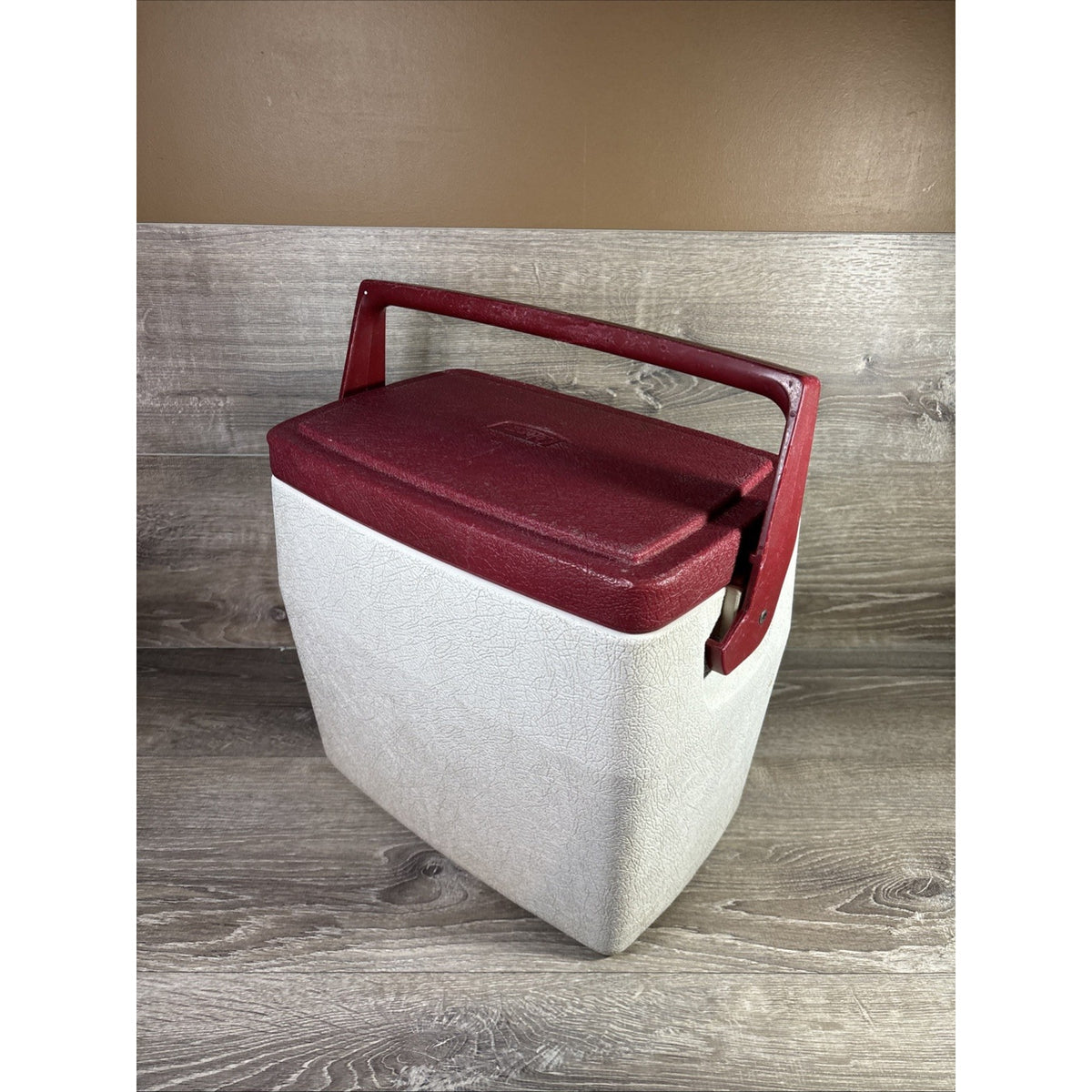 Vintage 1996 Coleman 5274 16 Qt Oscar Cooler White/Red Made in USA