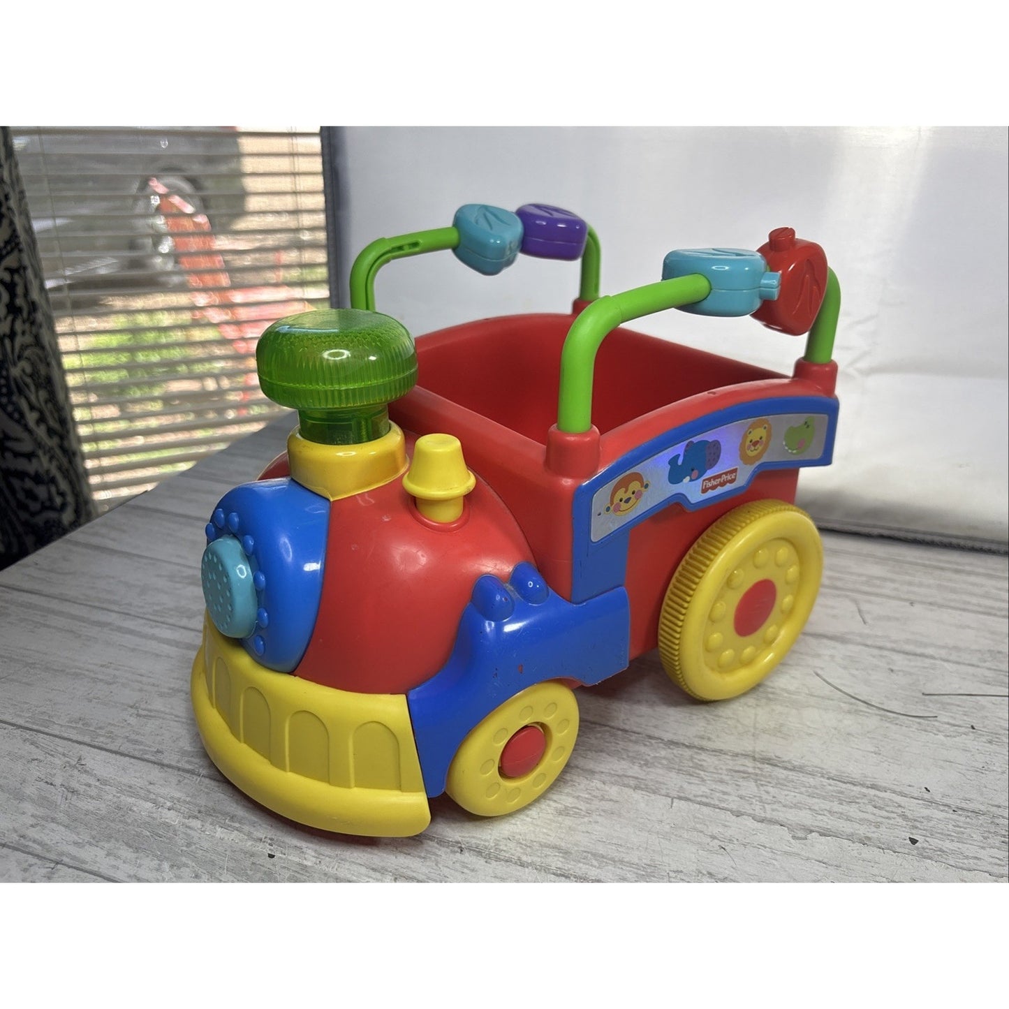 Fisher Price Amazing Animals Sing Go Choo Choo Train Engine Works