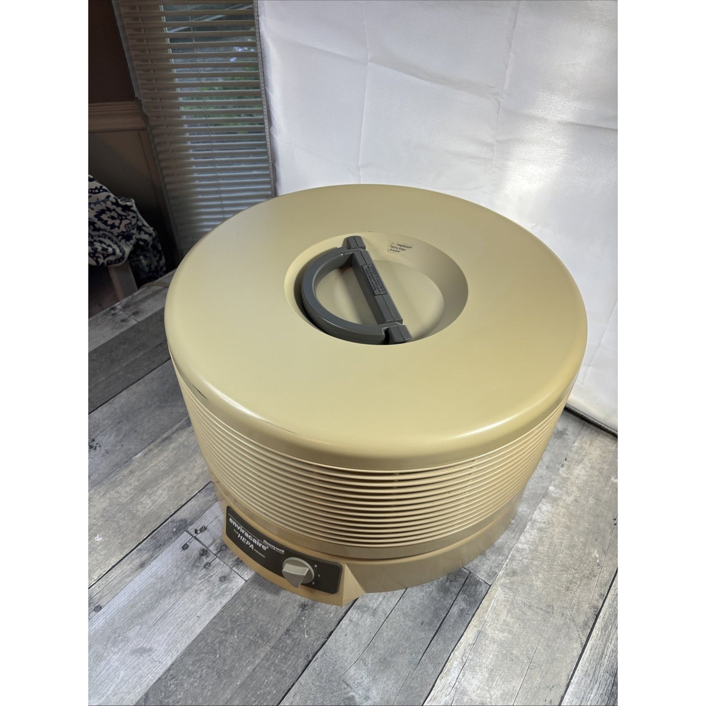 Honeywell Enviracaire True HEPA Air Purifier Model #11520 Tested Working.