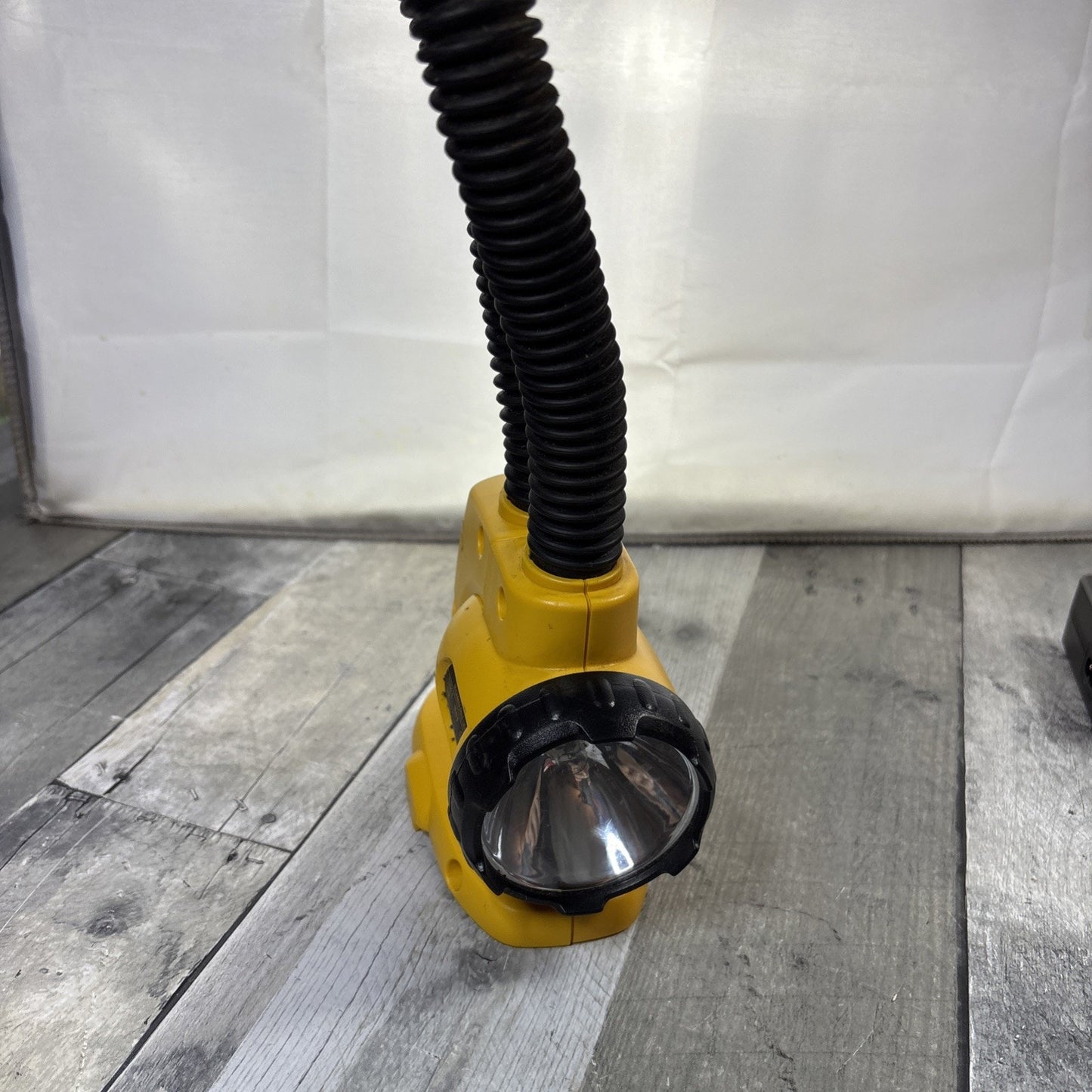 DeWalt DW919 18V Cordless Flexible Flashlight Work Light Tool Only - Tested