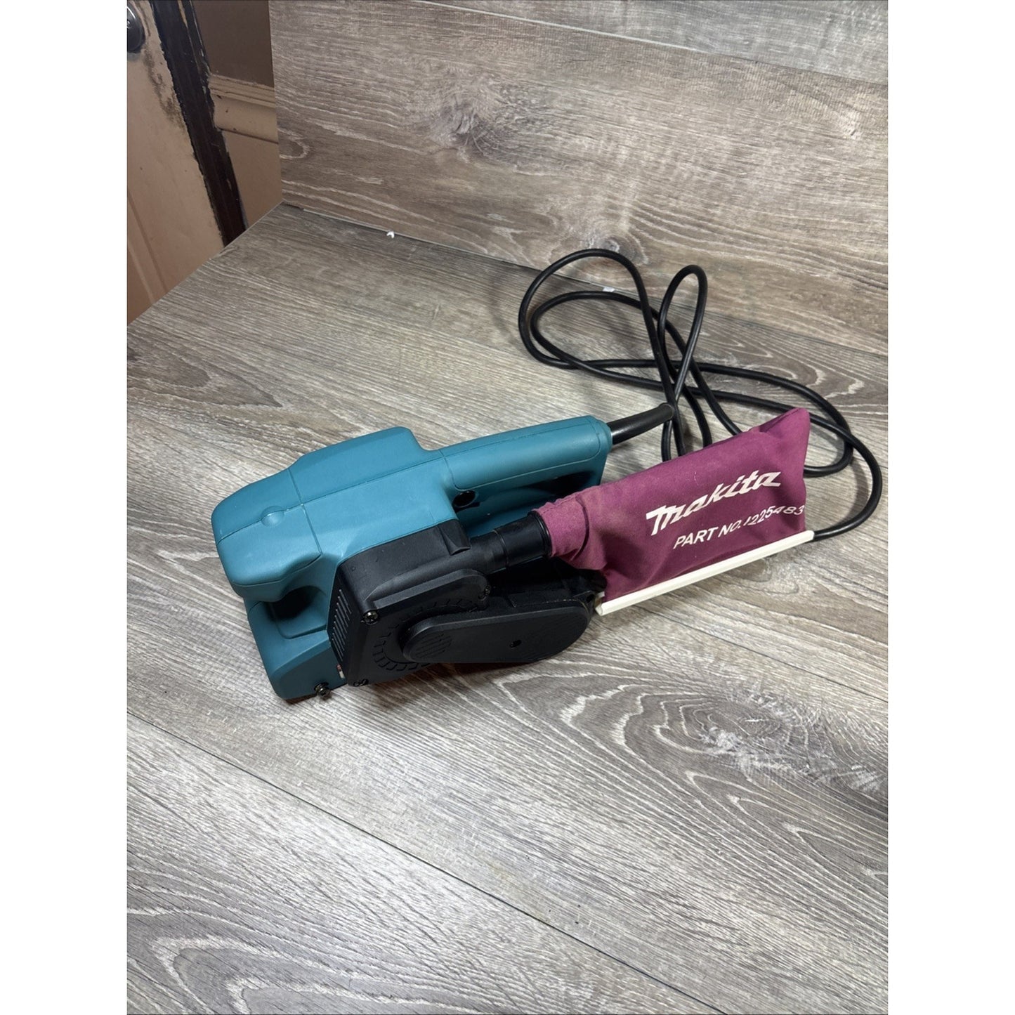 Makita 9910 Corded Electric Belt Sander 3"x18" W/Dust Bag