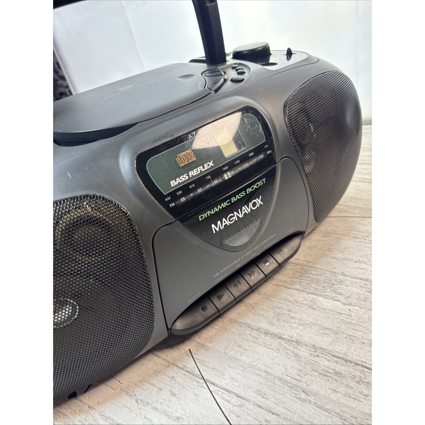 Magnavox AZ 8050 Dynamic Bass Boost AM FM CD Cassette Boom Box