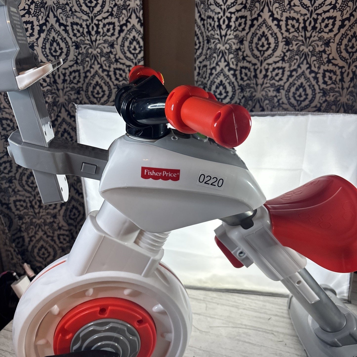 FISHER-PRICE DRP30 Think and Learn Smart Cycle Bluetooth Exercise Bike