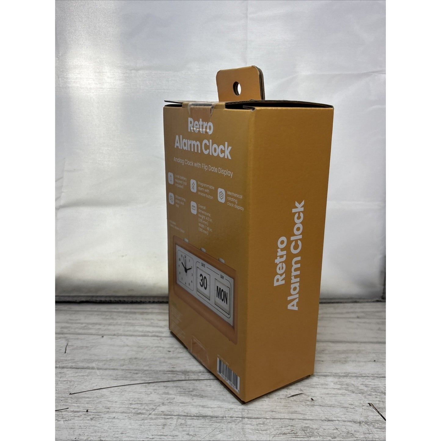 Retro Analog Alarm Clock - Orange: Analog Clock with Flip Date Display