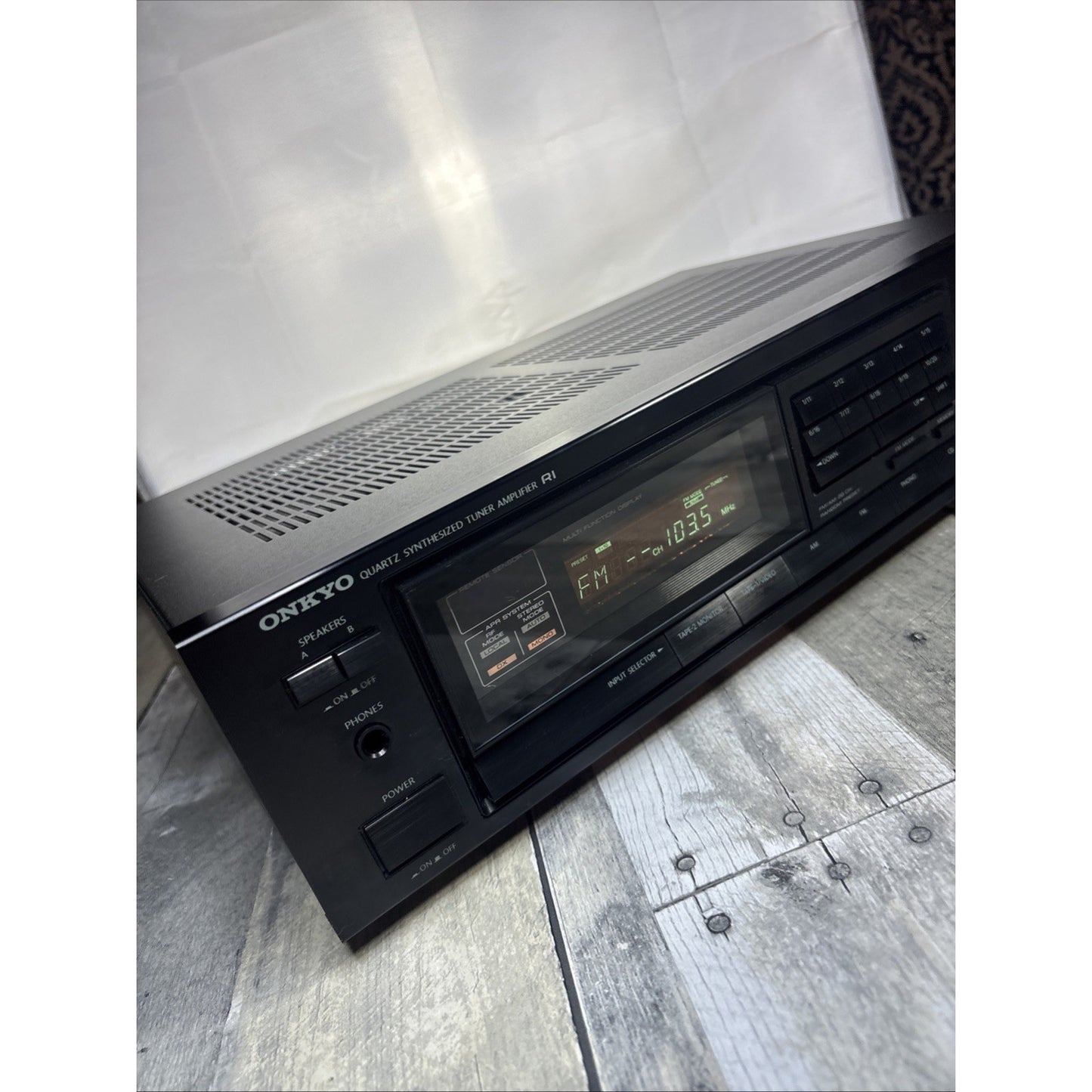 Vintage Receiver Onkyo Quartz Synthesized R1 Amplifier w/ Tuner AM FM TX-820