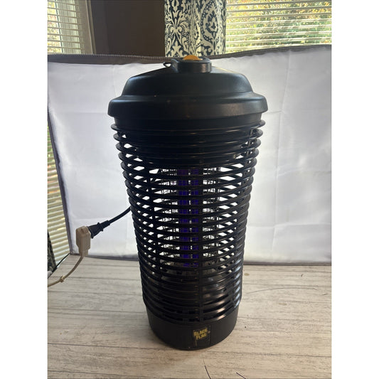 Black Flag BZ-40DX Deluxe Bug Zapper - 5500 Volts, 1.5 Acre Coverage Black Light
