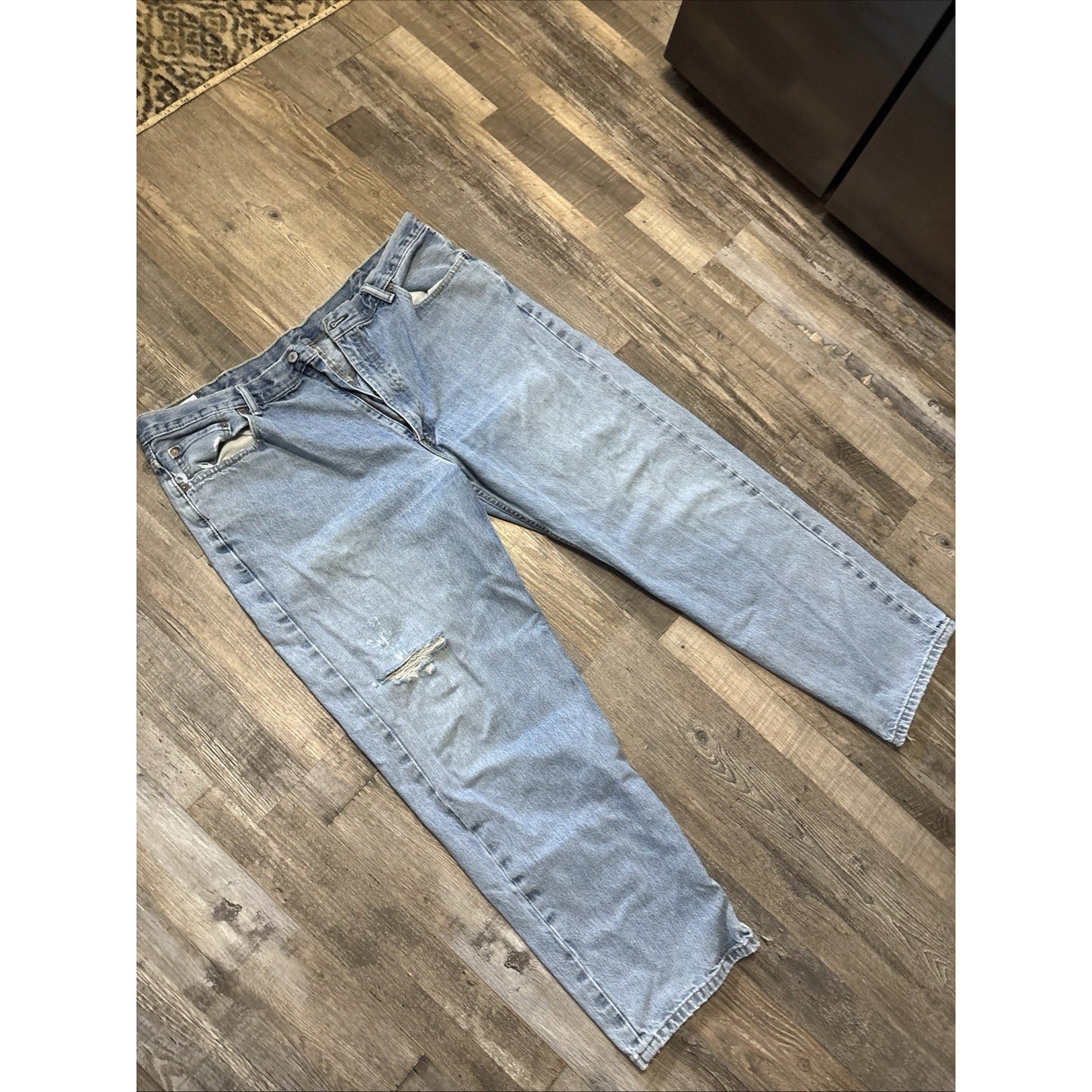 Vintage Levi’s Light Wash Denim Blue Jeans 560 Comfort Fit Men’s 40x32