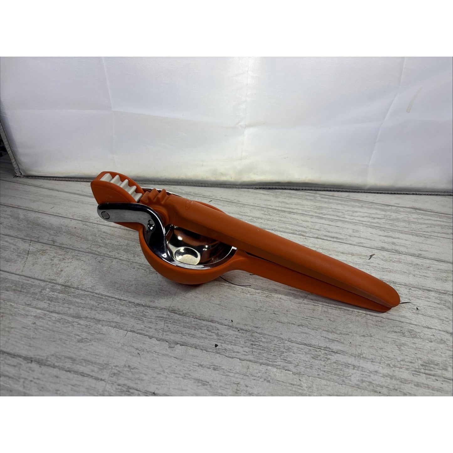 Chef'n Fresh Force Orange Citrus Squeezer/Juicer Handheld Press 12.75" Long